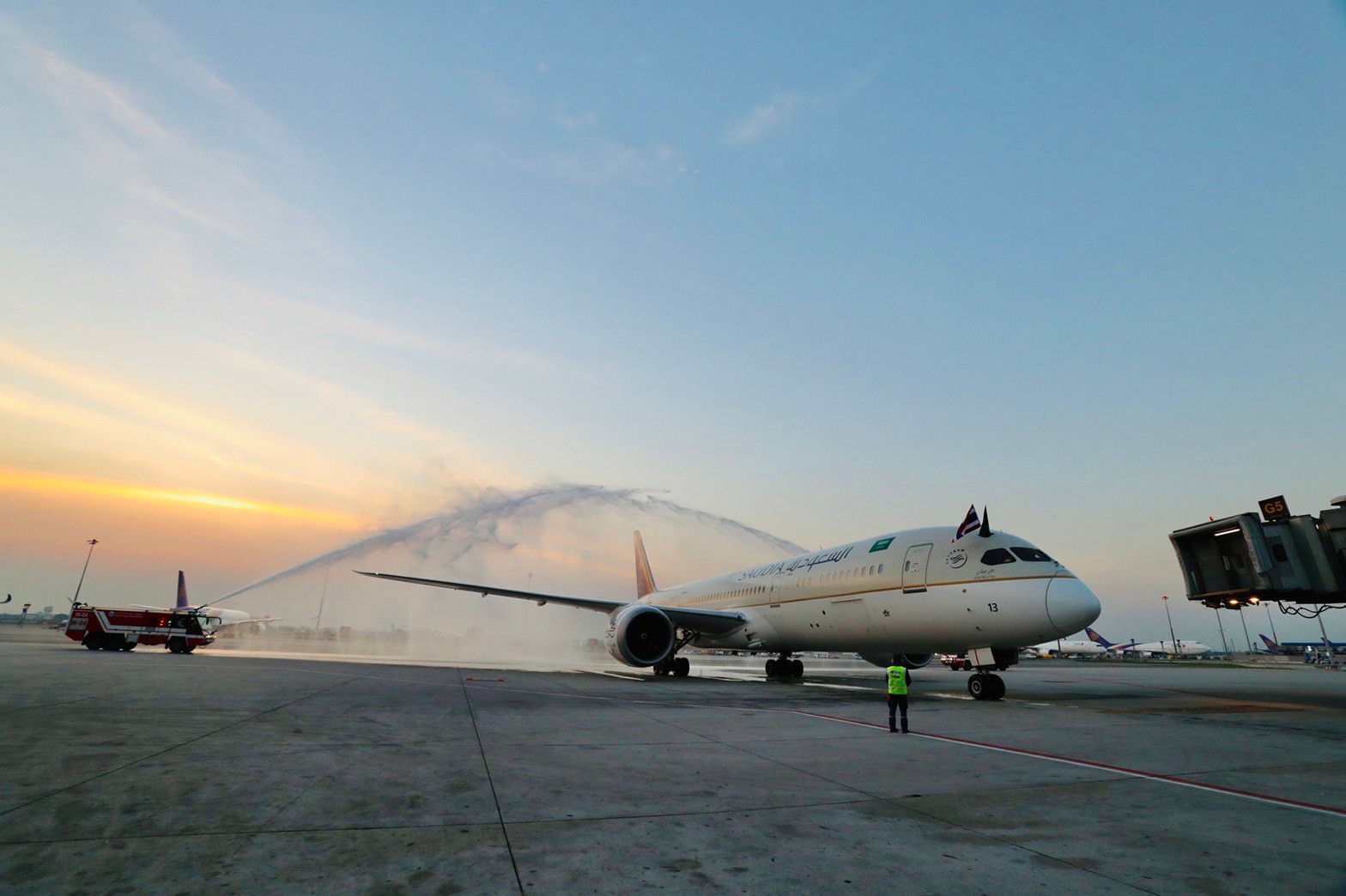 ททท. ร่วมต้อนรับเที่ยวบินปฐมฤกษ์ สายการบิน Saudia Airlines เที่ยวบิน SV846 จากเมืองเจดดาห์ - กรุงริยาด ราชอาณาจักรซาอุดีอาระเบีย - กรุงเทพฯ เที่ยวบินแรกในรอบ 32 ปี